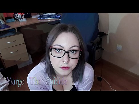❤️ Сэксуальная дзяўчына ў акулярах глыбока адсмоктвае фалаімітатар на камеру ❤️❌ Рускае порна у нас ❌